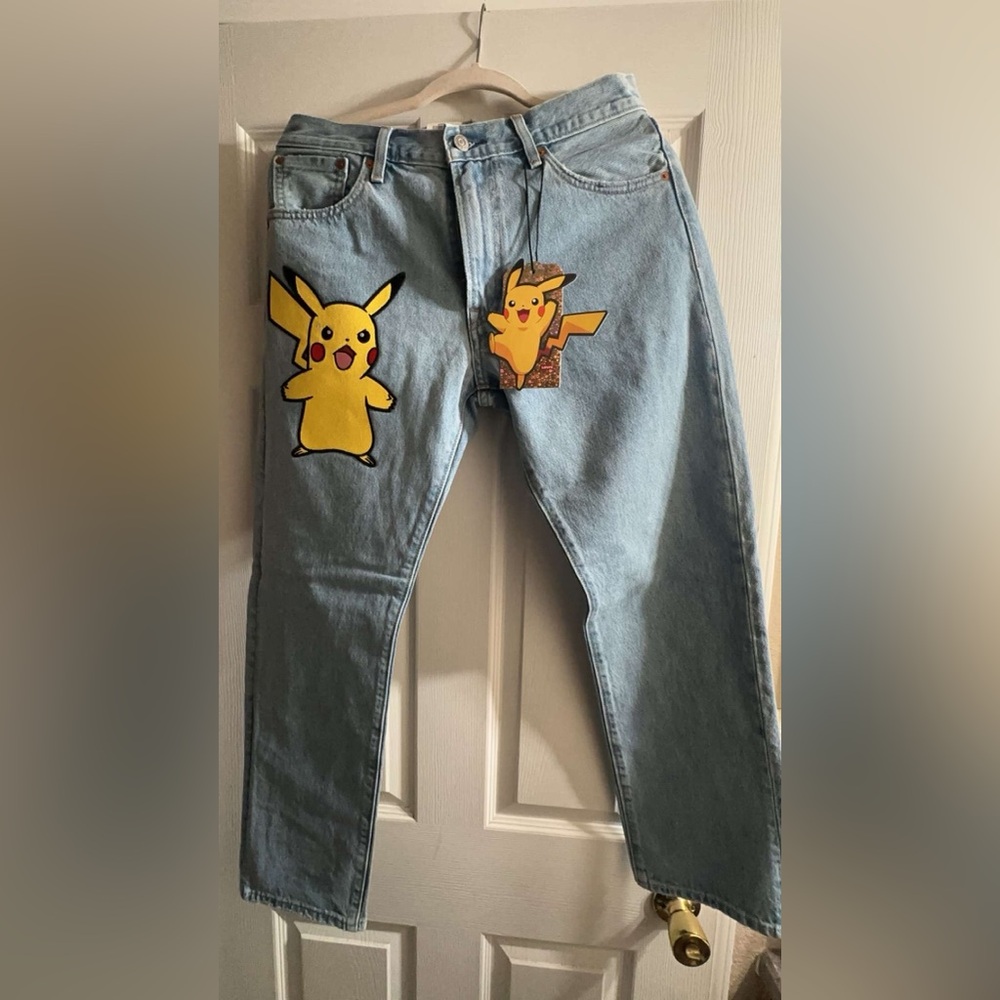 Men’s |Levi’s X Pokémon |NWT 551 Z Authentic Pikachu Loose Straight Jeans; 30x30 - Picture 4 of 6